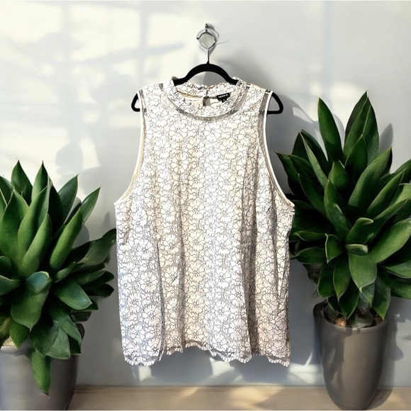 Torrid White with Black Stitching Floral Lacey Sleeveless Top - Picture 5 of 16